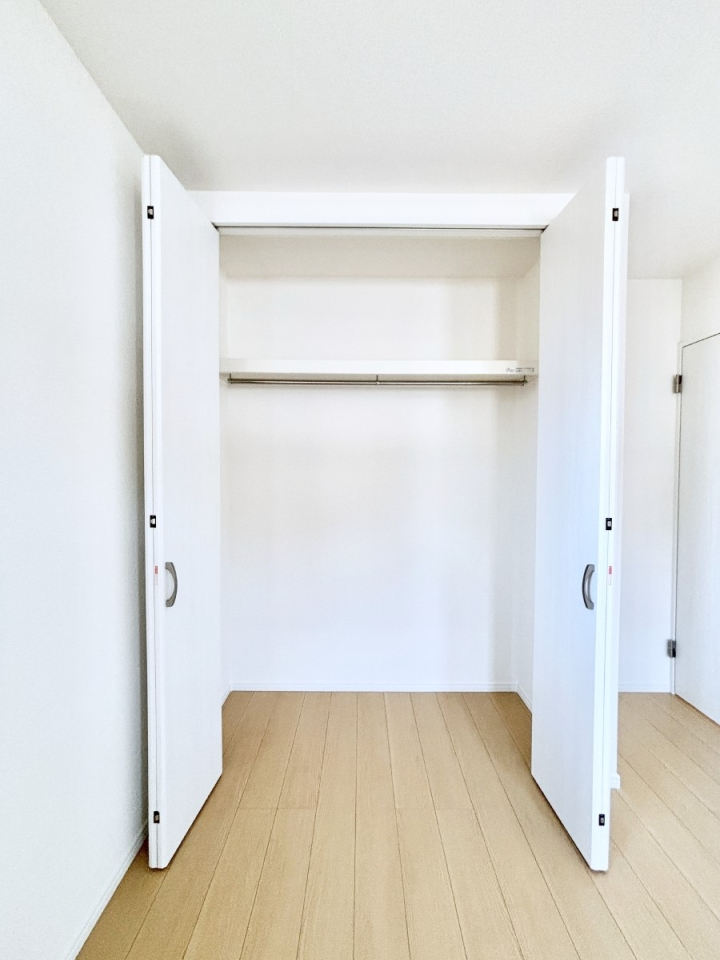 ���[ �m���̃N���[�[�b�g�B���s��������̂Ō���̈ߗނ�����������܂�܂��B