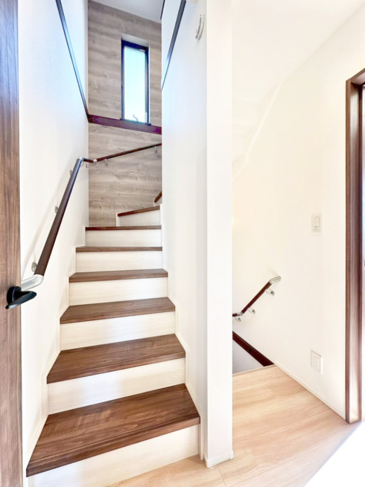 ���̑� ���Ƒ��Ԃ̃R�~���j�P�[�V�������[�܂郊�r���O�C���K�i���̗p