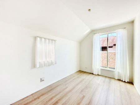 ���̑����� �i�`�������ȃt���[�����O�͂ǂ�ȃC���e���A�ɂ��}�b�`�B  