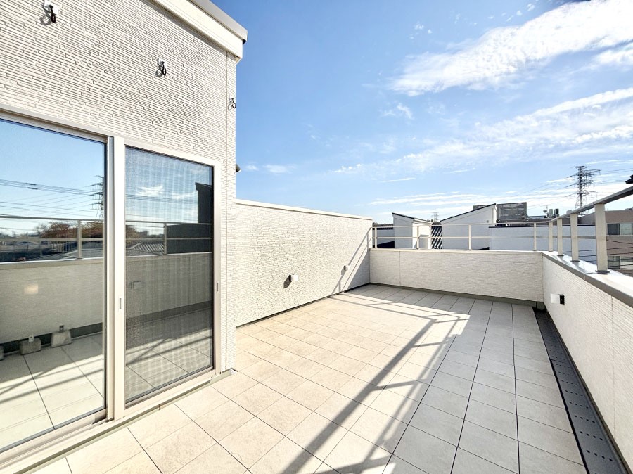 ̑ [toRj[B߂ǂA傫Ȑ󕨂LĊ܂B  