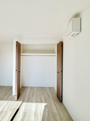 ���[ �m���̃N���[�[�b�g�B���s��������̂Ō���̈ߗނ�����������܂�܂��B