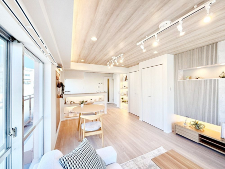 ���r���O ���Ƒ��̓��₩�Șb�����ŕ�܂�閾�邢���r���O