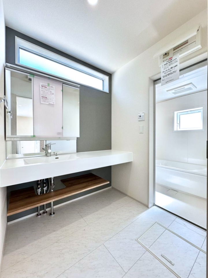 ���̑� �L�X�Ƃ�Ƃ�̂��郉���h���[�X�y�[�X�B  