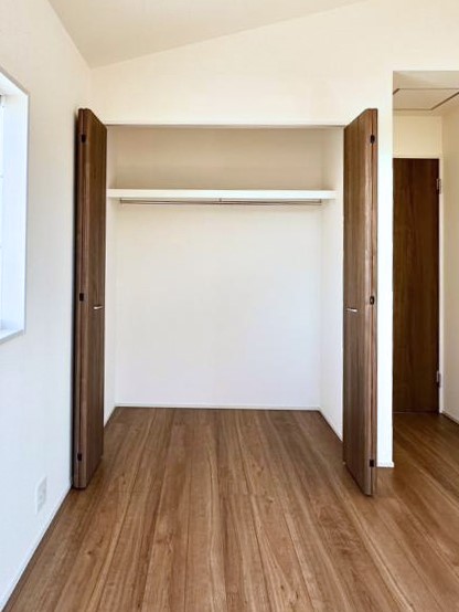 ���[ �m���̃N���[�[�b�g�B���s��������̂Ō���̈ߗނ�����������܂�܂��B