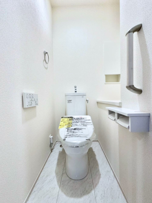 �g�C�� �g�C����1�K��2�K���ꂼ��ɔz�u����Ă��ĂƂĂ��֗��ł��B 