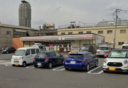 ���ӊ� �R���r�j 300m �Z�u��-�C���u�� ��������R���ړX