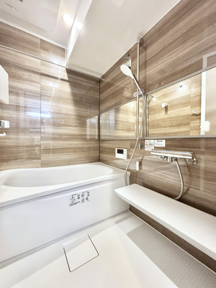 ���� ����̔�������Ă���閾�邢�������̂���o�X���[��  