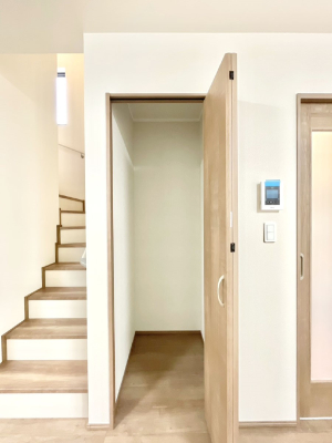 ���̑����� ���r���O���[�B�����Ɏ��[������ƕ����W�܂�LDK���X�b�L���Еt�������ł��ˁB  