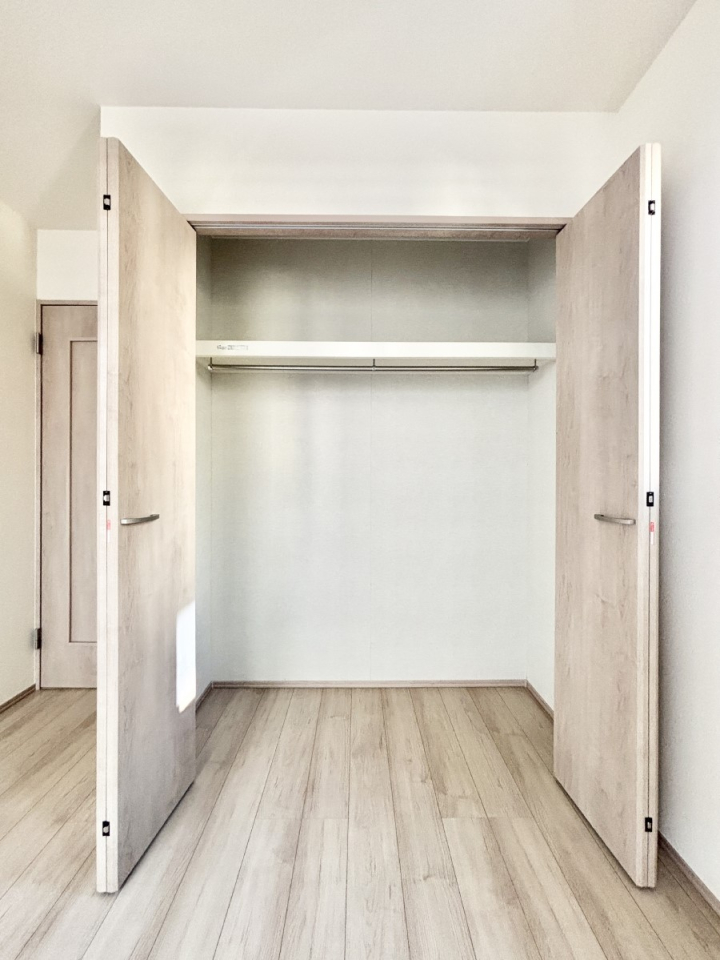 ���[ �m���̃N���[�[�b�g�B���s��������̂Ō���̈ߗނ�����������܂�܂��B