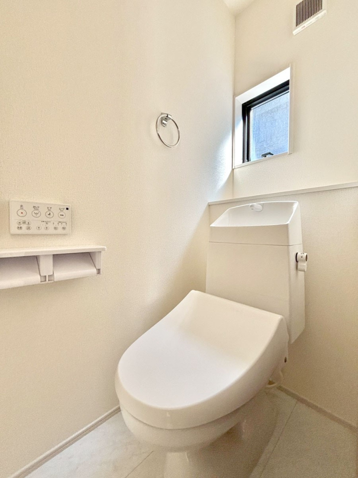 �g�C�� �g�C����1�K��2�K���ꂼ��ɔz�u����Ă��ĂƂĂ��֗��ł��B 