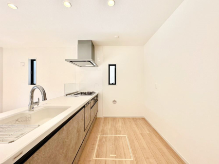 �L�b�`�� �u�₩�ȕ����ʂ蔲����L�b�`���B��������̂Ŗ��邭���C�ɂ��𗧂��܂��B�@