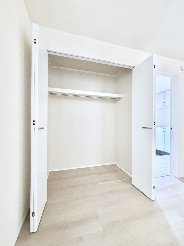 ���[ �m���̃N���[�[�b�g�B���s��������̂Ō���̈ߗނ�����������܂�܂��B