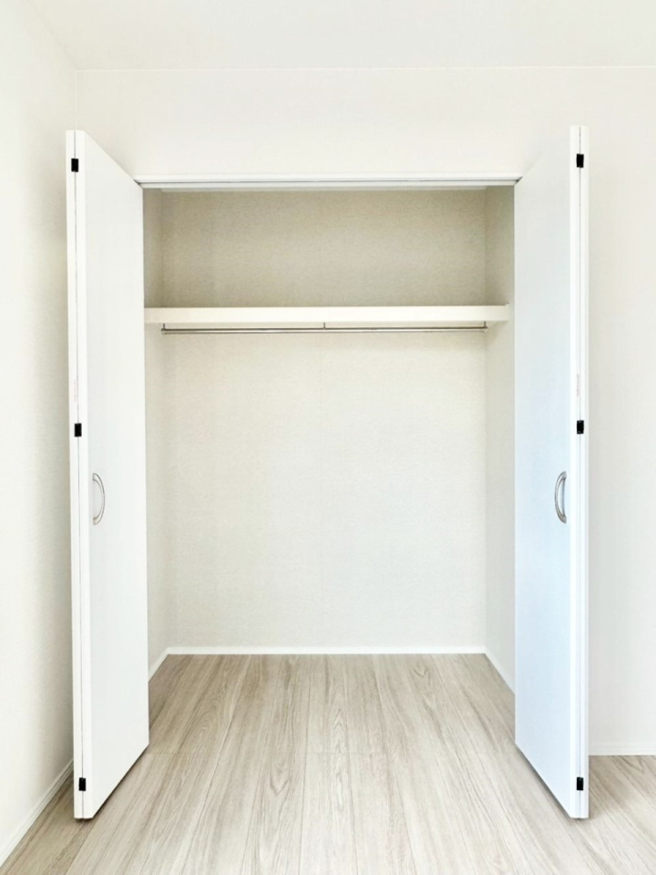 ���[ �m���̃N���[�[�b�g�B���s��������̂Ō���̈ߗނ�����������܂�܂��B