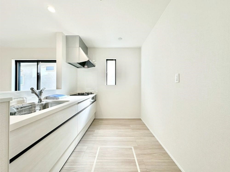 �L�b�`�� �u�₩�ȕ����ʂ蔲����L�b�`���B��������̂Ŗ��邭���C�ɂ��𗧂��܂��B