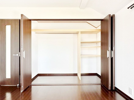 ���[ �����Ղ�̎��[�X�y�[�X�ŉ��K�ɕ�点���� 