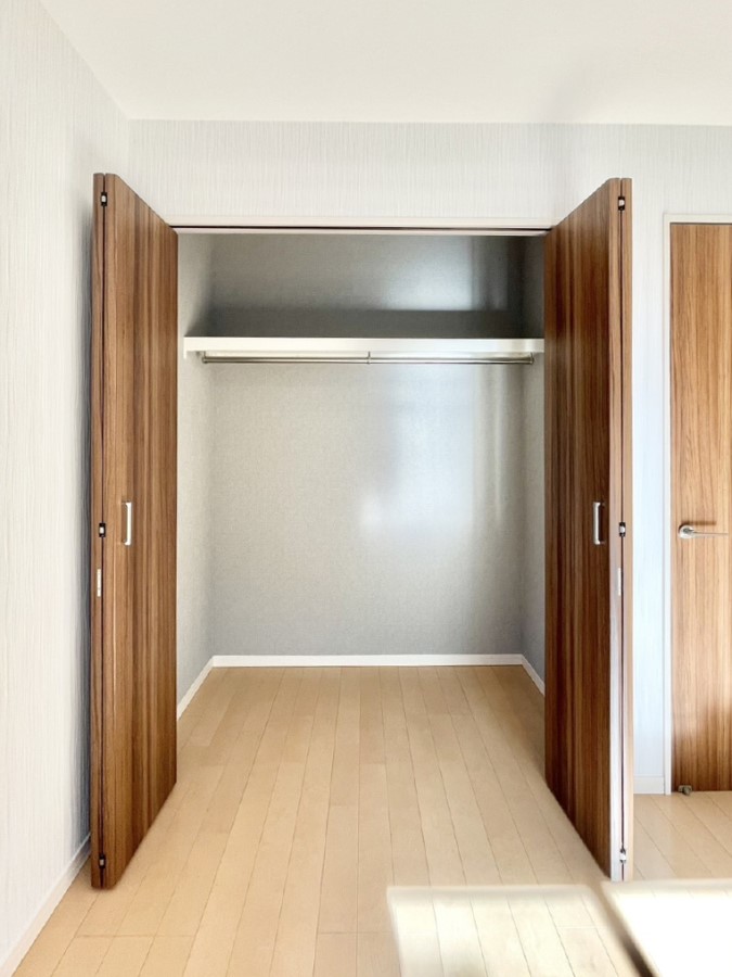 ���[ �m���̃N���[�[�b�g�B���s��������̂Ō���̈ߗނ�����������܂�܂��B