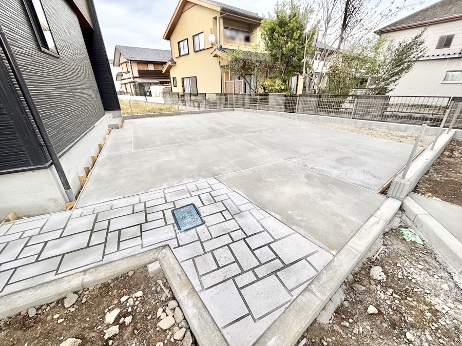  ����2��\�I�}�Ȃ��q�l�̒��ԂɁB�܂��A���Ƒ��̎��]�ԃX�y�[�X�Ƃ��Ă��劈��B