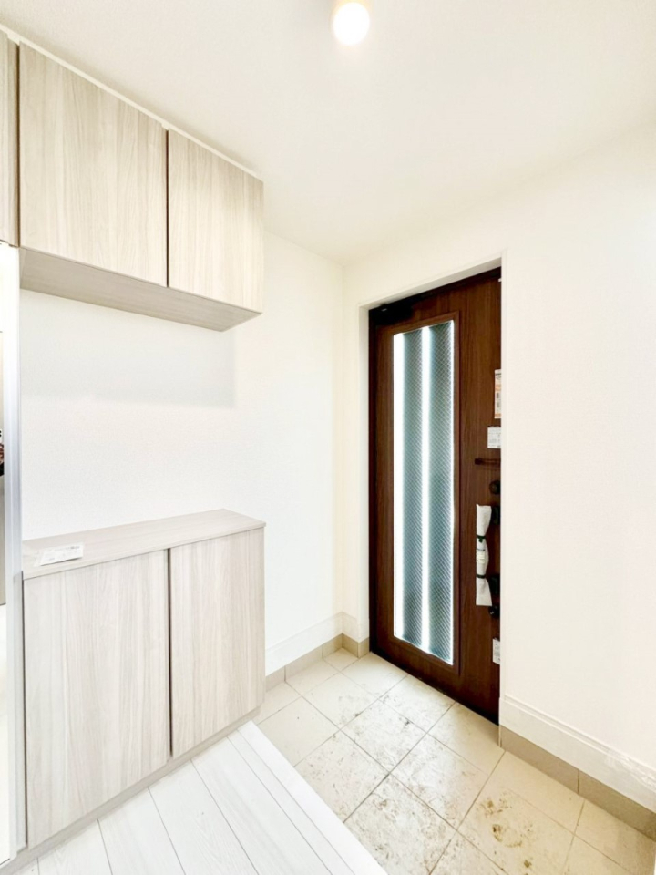 ���� ���ʔ��͂��Ƒ��̎ʐ^��G�߂̃C���e���A�ŏ���I�Ƃ��ĉ��o�ł��܂�