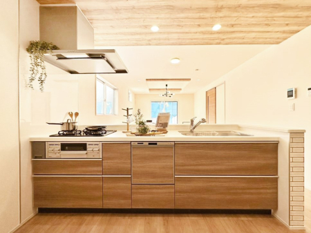 �L�b�`�� ���r���O�ŗV�Ԃ��q�l�������Ȃ��炨�������ł���ΖʃL�b�`��