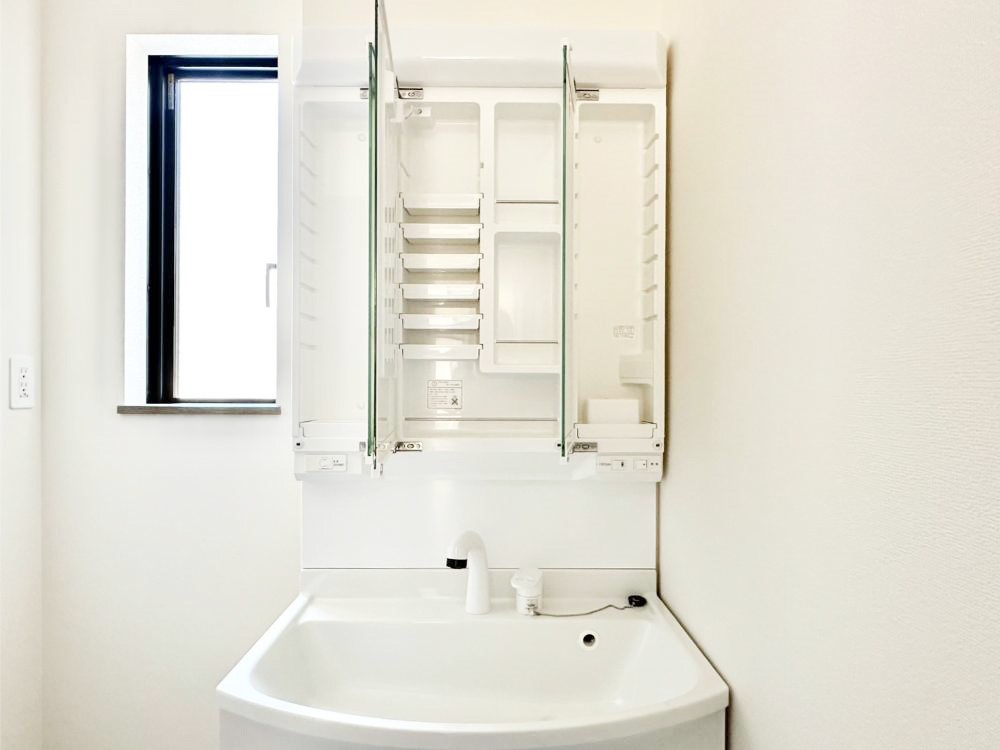 ���̑����� �O�ʋ��̗��ɁA���ϕi��q���p�i�Ȃǂ����[�\�B���ʑ����������ƕۂ��܂��I