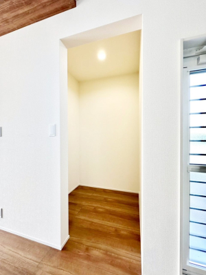 ���[ �H�i�̃X�g�b�N�⒲�����̕ۊǂɕ֗��ȃp���g���[