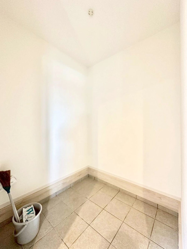 ���[ �V���[�Y�C���N���[�N�t���I�J���x�r�[�J�[���u���܂��B 