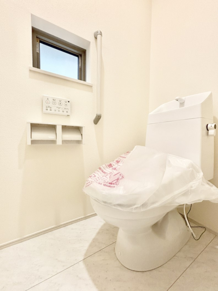 �g�C�� �g�C���͈��S�̂Q�ӏ��I���̃o�^�o�^������S�ł��B 