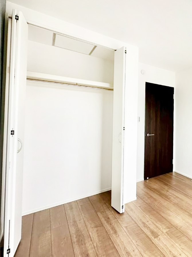 ���[ ��������ߗނ�ו��Ȃǂ̎��[�ɕ֗��I�S�����N���[�[�b�g�t���ł��B