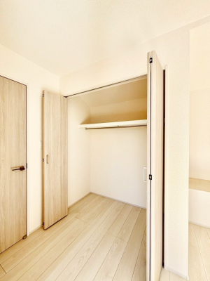 ���[ �m���̃N���[�[�b�g�B���s��������̂Ō���̈ߗނ�����������܂�܂��B