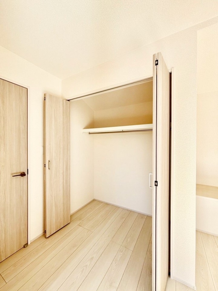 ���[ �m���̃N���[�[�b�g�B���s��������̂Ō���̈ߗނ�����������܂�܂��B