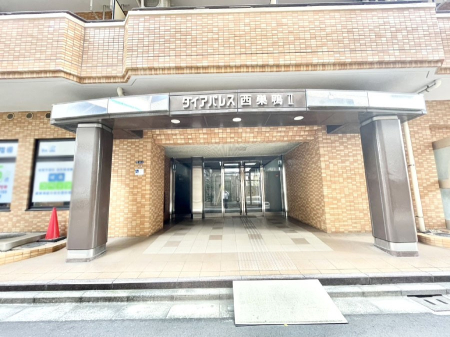 �G���g�����X �O�� �Y��ȃG���g�����X�́A���Z�҂�D�����}������Ă���܂�  