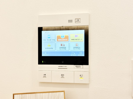 ���̑����� TV���j�^�[�t�C���^�[�t�H�����t���Ă��ăZ�L�����e�B�[��  