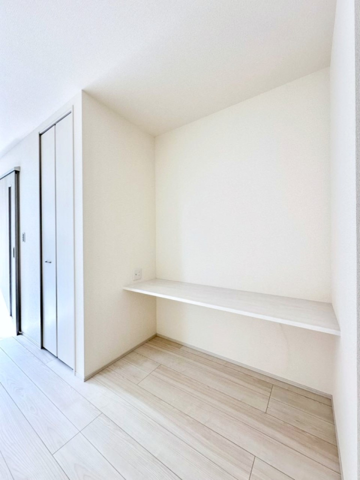 ���̑����� ���r���O�J�E���^�[�B�����[�g���[�N�₨�q�l�̕׋����ȂǁA��ƃX�y�[�X�ɂ������߂ł��B