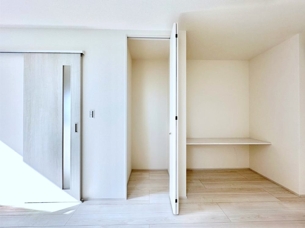 ���̑����� ���r���O���[�B�����Ɏ��[������ƕ����W�܂�LDK���X�b�L���Еt�������ł��ˁB  