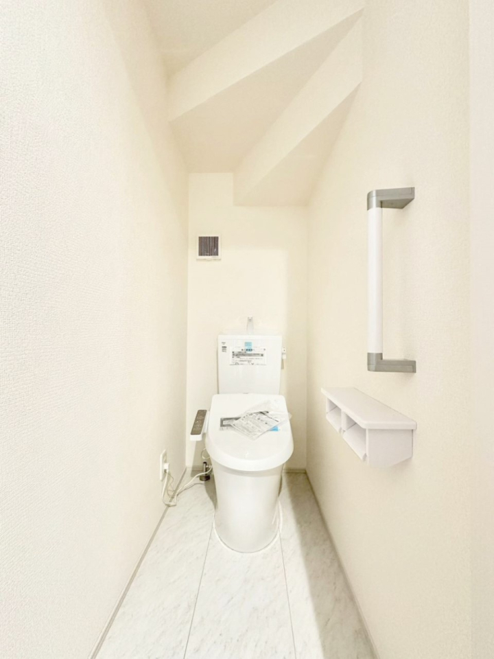 �g�C�� �g�C���͈��S�̂Q�ӏ��I���̃o�^�o�^������S�ł��B 