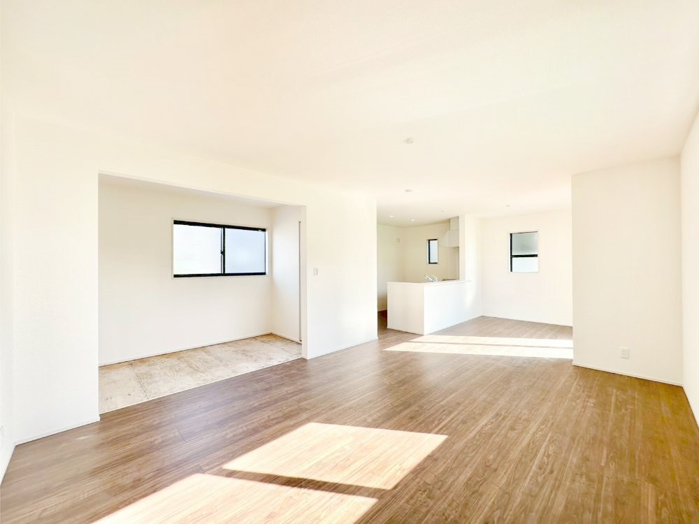 ���r���O ���邢�z���������A�����̕��͋C�ɖ�������郊�r���O�E�_�C�j���O�B 