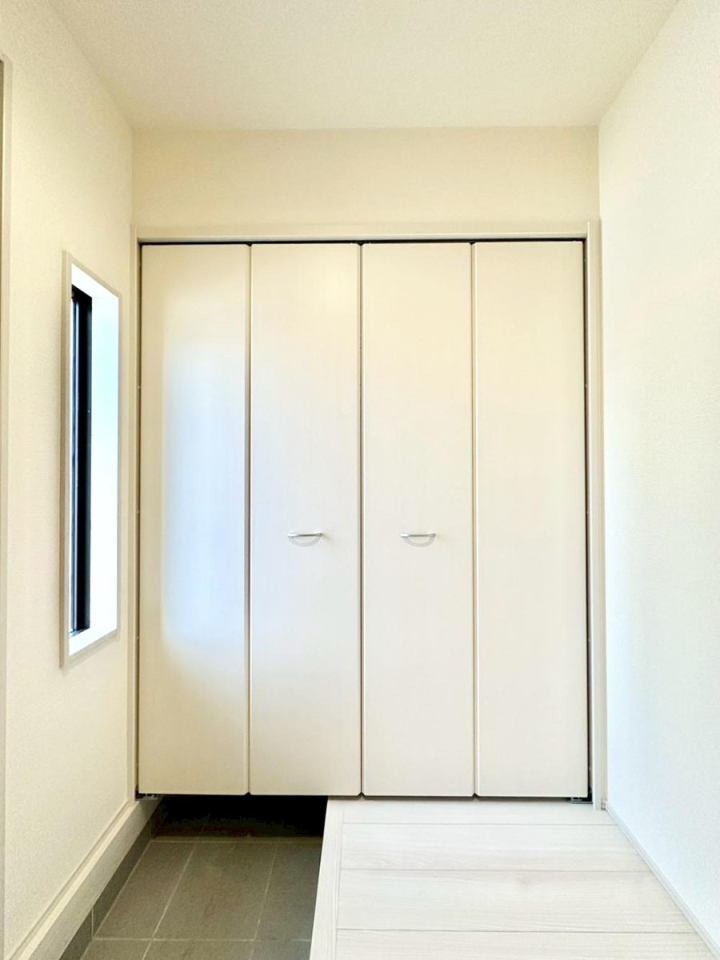 ���̑����� �����Ղ���[�ł���V���[�Y�{�b�N�X�ŉƑ��S���̌C���A���ւ�������B  