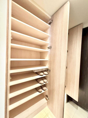 ���̑����� �����Ղ���[�ł���V���[�Y�{�b�N�X�ŉƑ��S���̌C���A���ւ�������B  