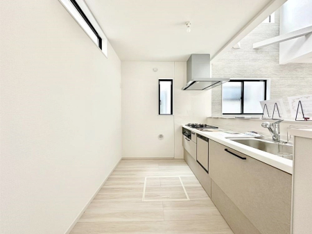 �L�b�`�� �u�₩�ȕ����ʂ蔲����L�b�`���B��������̂Ŗ��邭���C�ɂ��𗧂��܂��B