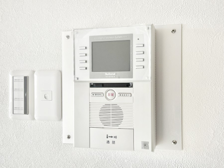 ���̑����� TV���j�^�[�t�C���^�[�t�H�����t���Ă��ăZ�L�����e�B�[��  