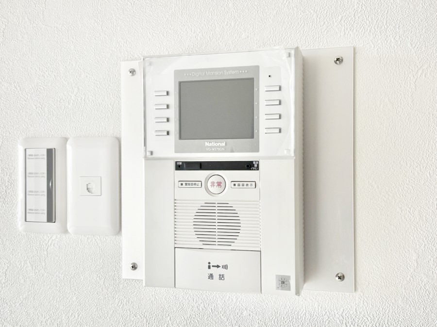 ���̑����� TV���j�^�[�t�C���^�[�t�H�����t���Ă��ăZ�L�����e�B�[��  