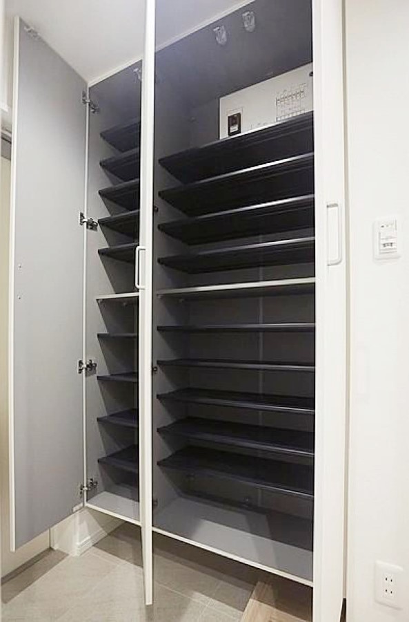 ���̑����� �����Ղ���[�ł���V���[�Y�{�b�N�X�ŉƑ��S���̌C���A���ւ�������B  