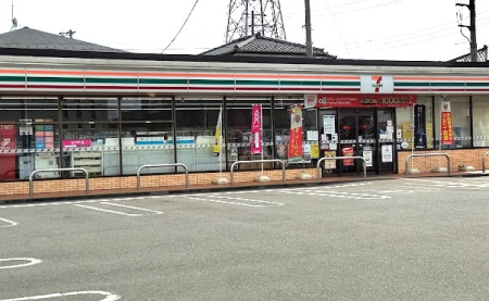 ���ӊ� �R���r�j 300m �Z�u��-�C���u�� �˓c���ڒ��w�Z�O�X