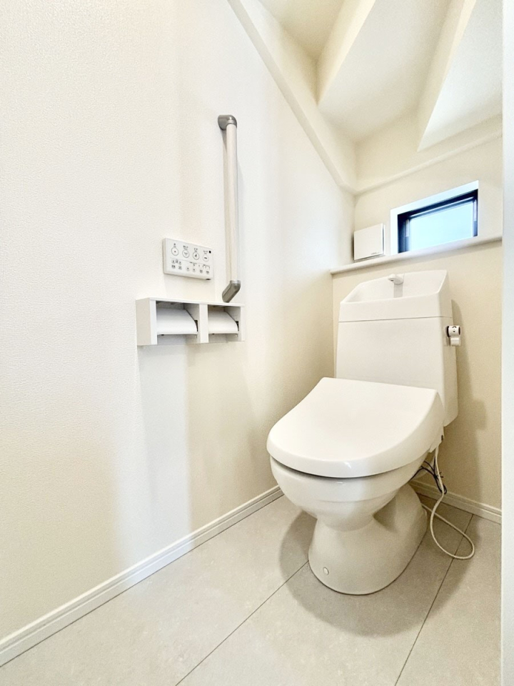 �g�C�� �g�C����1�K��2�K���ꂼ��ɔz�u����Ă��ĂƂĂ��֗��ł��B 