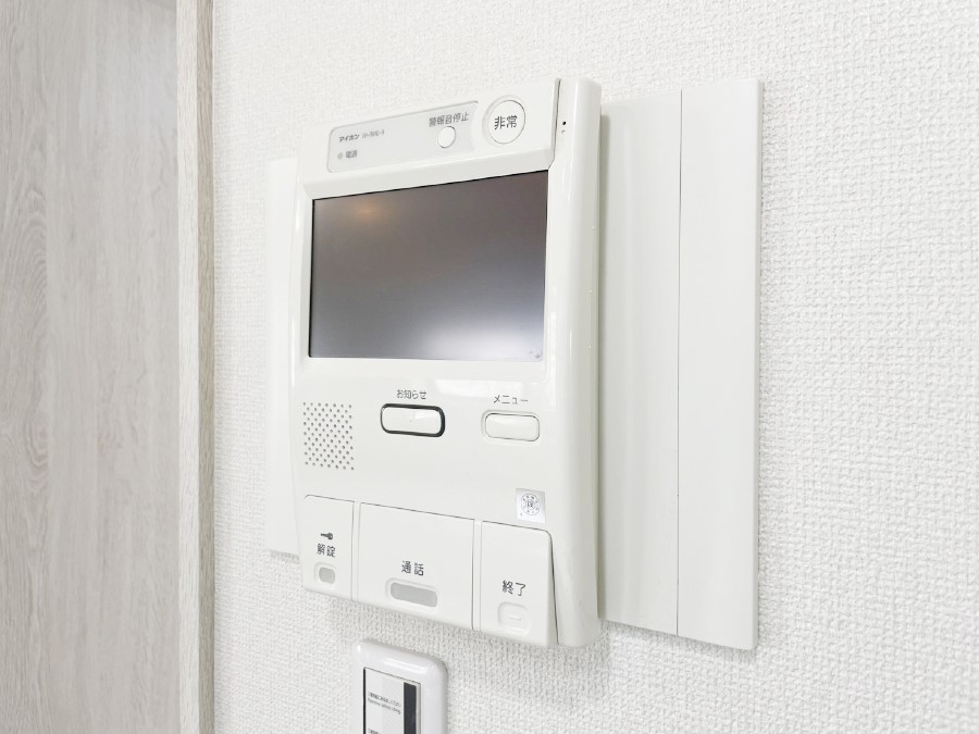 ���̑����� TV���j�^�[�t�C���^�[�t�H�����t���Ă��ăZ�L�����e�B�[��  