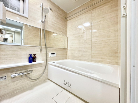 ���� ����̔�������Ă���閾�邢�������̂���o�X���[��  