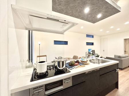 �L�b�`�� ���������Ȃ���ł����Ƒ��Ƃ̉�b���y���߂�ΖʃL�b�`��