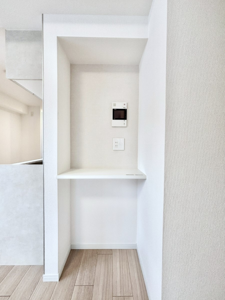 ���̑����� ���r���O�ɂ���J�E���^�[�͂��Ƒ��̎ʐ^��C���e���A�̏���I�Ƃ��Ă����o�ł��܂�