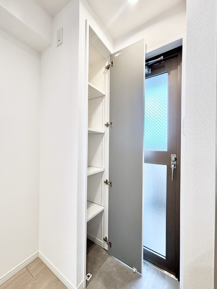 ���̑����� �L�b�`���ɂ̓p���g���[�I�H�ނ̃X�g�b�N�͂������A���p�i�̎��[�Ȃǎg�����͂��낢��I