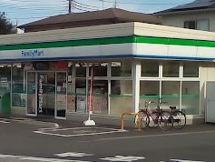 ���ӊ� �R���r�j 300m �t�@�~���[�}�[�g �ӂ��ݖ�񒚖ړX